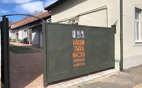 Harom Tarka Macska Apartmanok